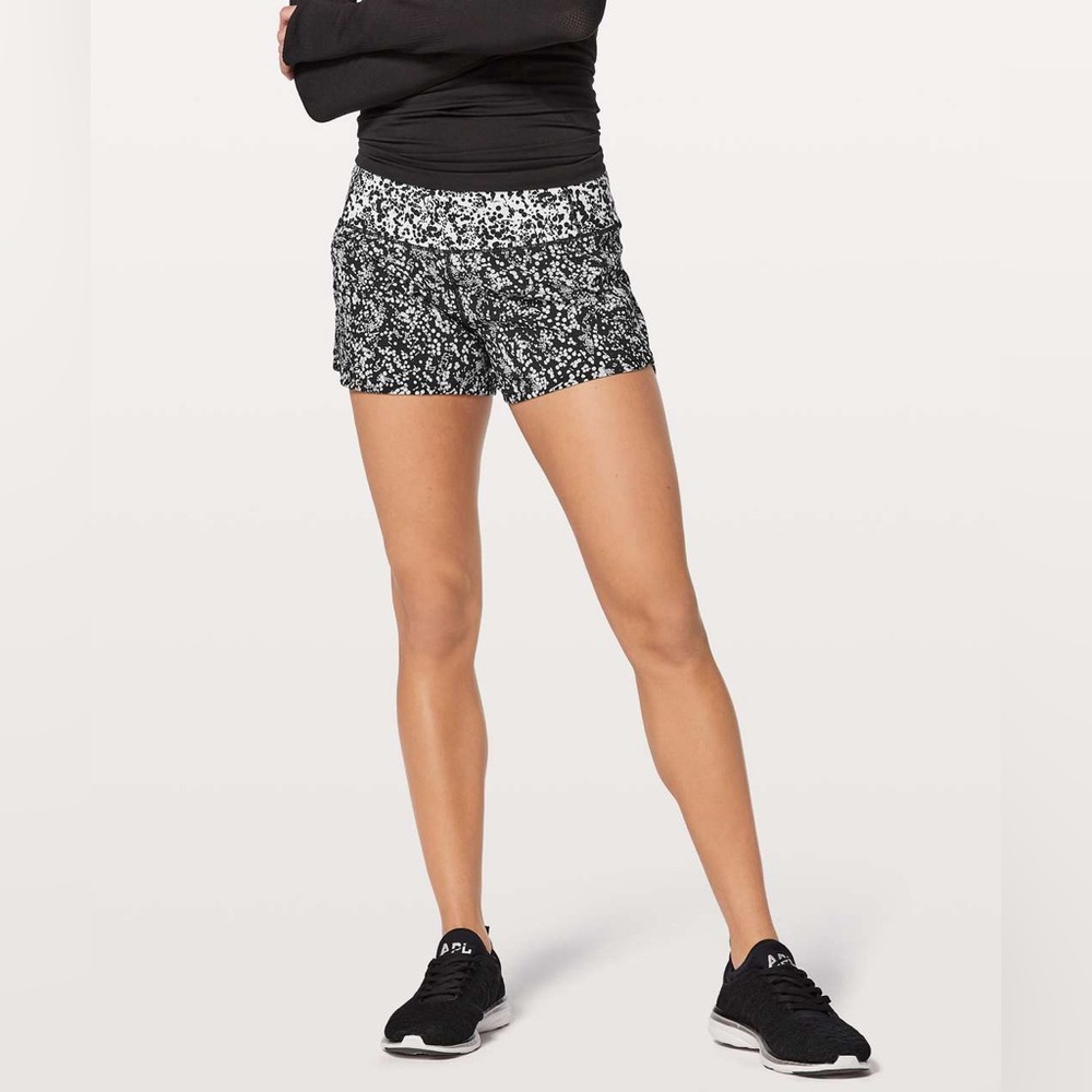 Lululemon‎ Women’s Hotty Hot Shorts Size 4 Black White